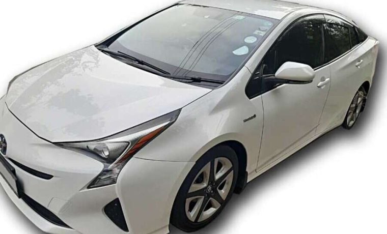 TOYOTA PRIUS 2017