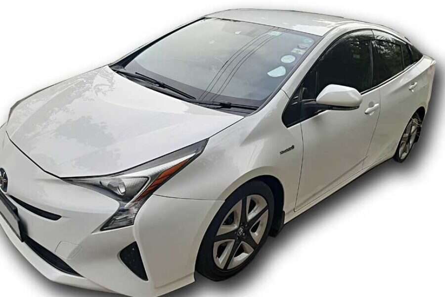 TOYOTA PRIUS 2017