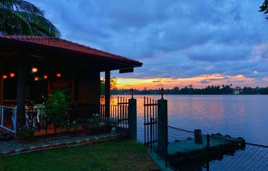 Round tour with Sri Lanka’s Top National Tour Guide: ELION GUNAWARDENA.