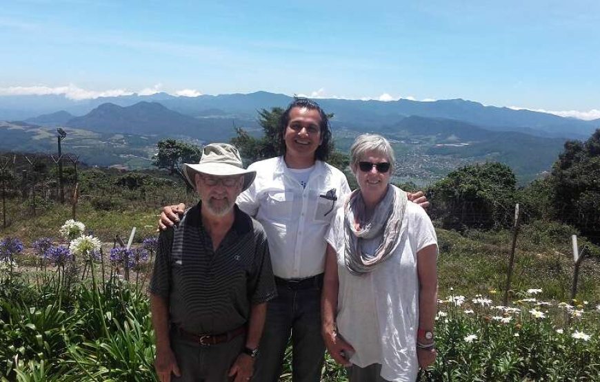 Round tour with Sri Lanka’s Top National Tour Guide: ELION GUNAWARDENA.