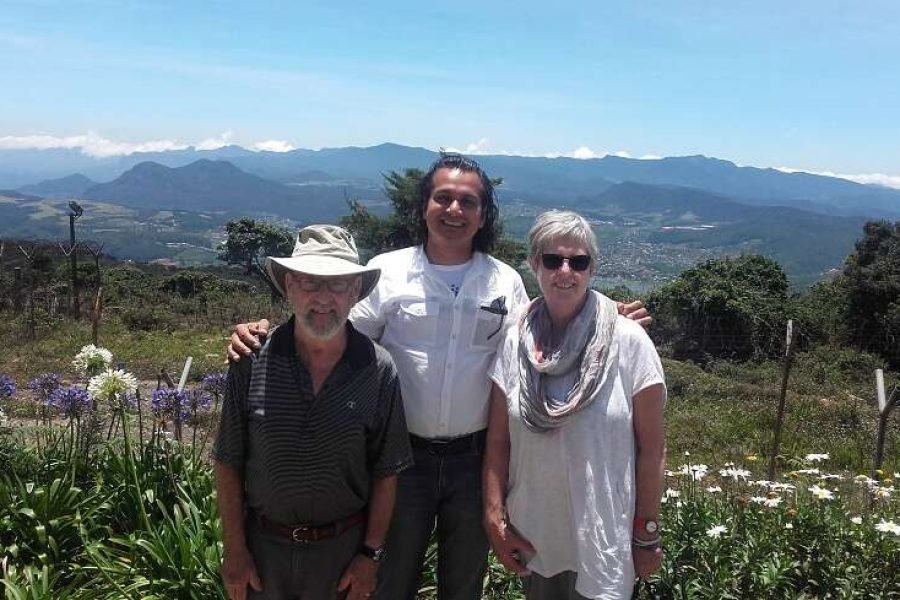 Round tour with Sri Lanka’s Top National Tour Guide: ELION GUNAWARDENA.