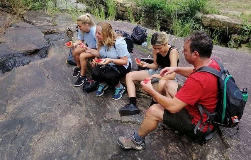 Day Hiking Tour in Hanthana Mountains Range