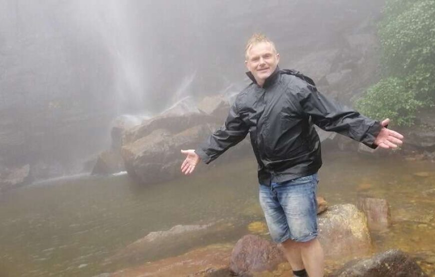 Day Hiking Tour in High Knuckles Mountains Range